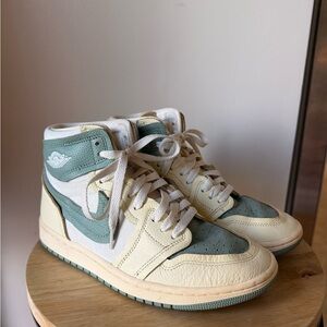 Nike Air Jordan 1 High Top in Cream & Seafoam Green